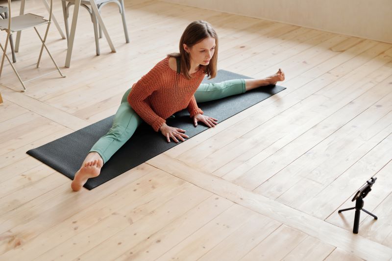 hip stretch on yoga mat
